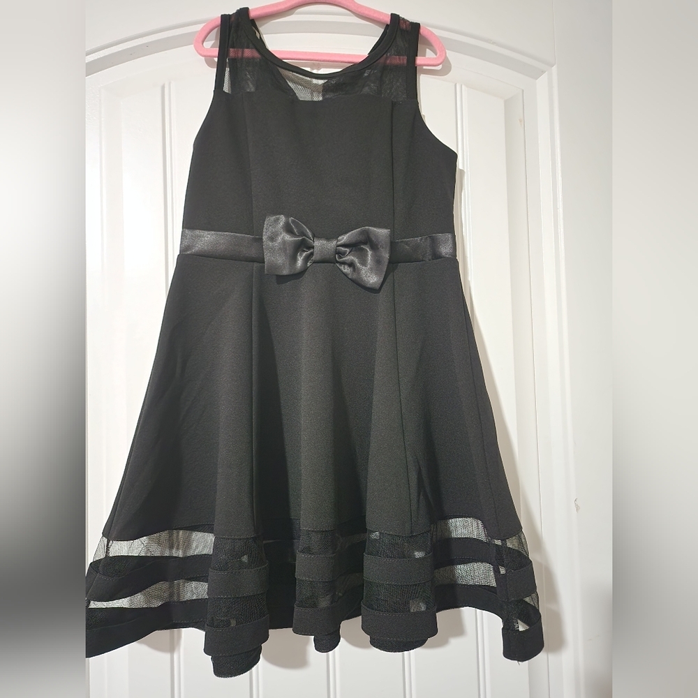 Elegant Black Dress with Bow Detail